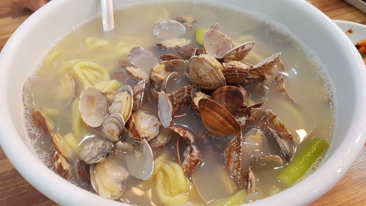  바지락으로 산을 쌓아볼까? 용인 바지락칼국수 맛집 밀토랑