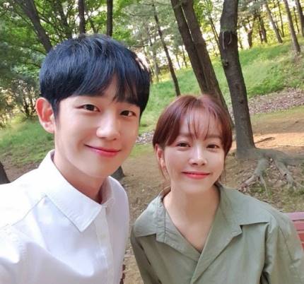 "오늘 밤 만나요"…'봄밤' 한지민정해인, 본방사수 부르는 '달달 투샷' "오늘 밤 만나요"…'봄밤' 한지민정해인, 본방사수 부르는 '달달 투샷'