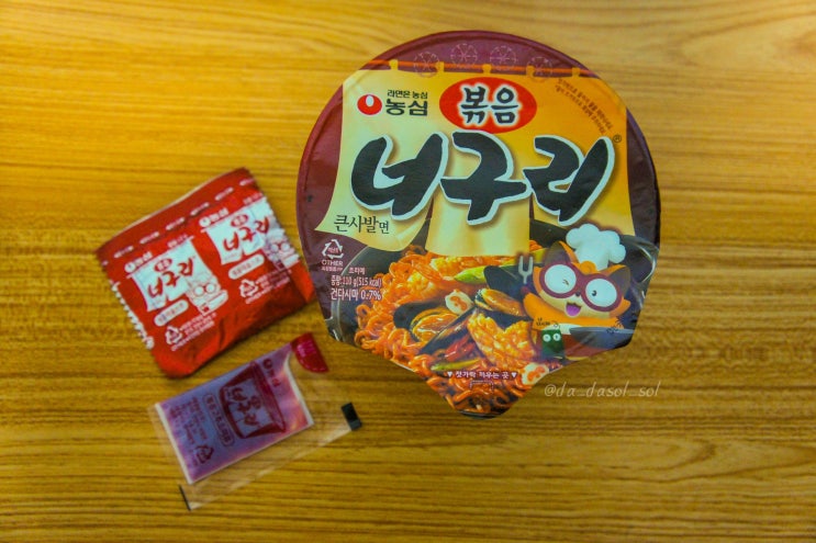  [먹방보고 구매했다] 농심 볶음너구리 큰사발면
