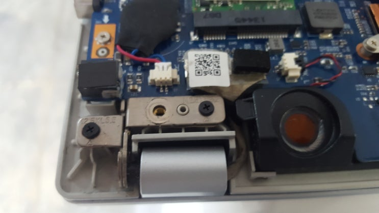  익산 컴퓨터 수리 lg  15u530 힌지불량및 먼지 재거 작업  노트북 수리 판매 매입 전문점