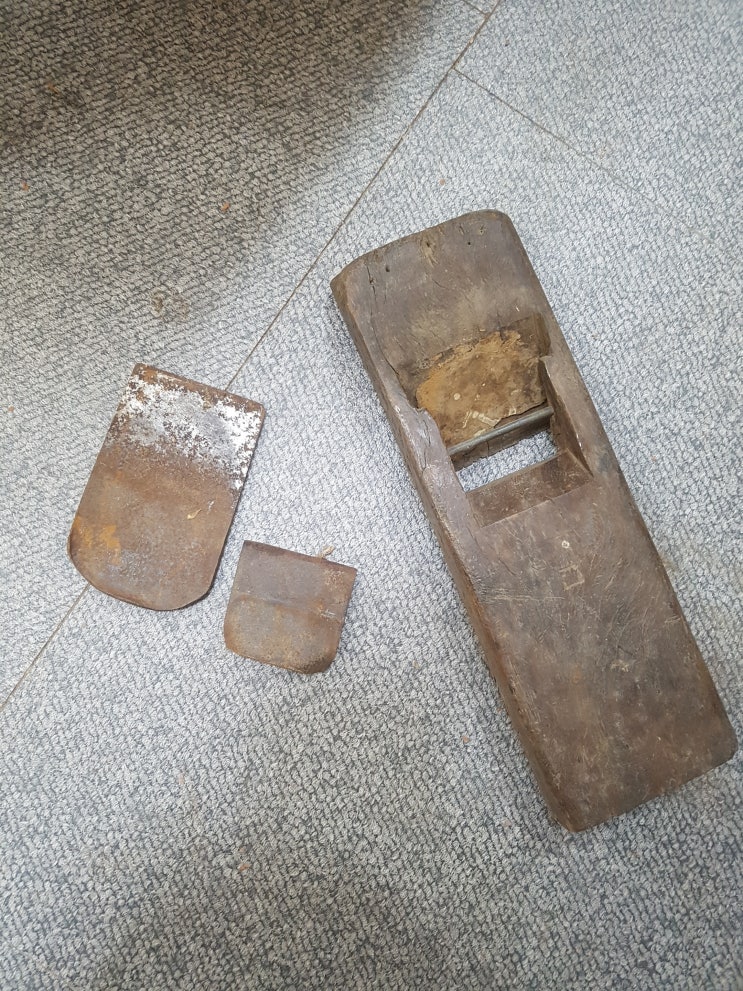  대패날 갈기