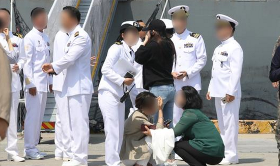 청해부대 '최영함' 홋줄 끊어져 5명 부상…1명은 위독     