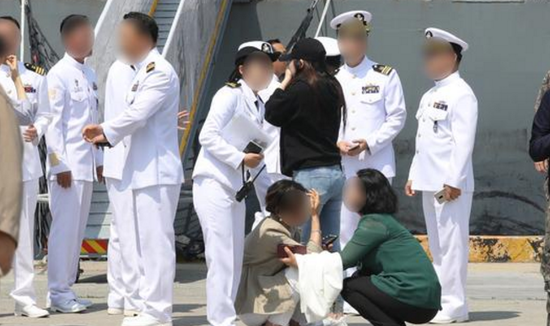  청해부대 '최영함' 홋줄 끊어져 5명 부상…1명은 위독     