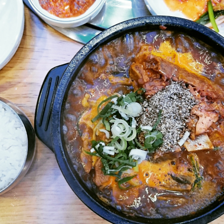  푸짐한 해물뼈찜이 있는 노원 본가왕뼈감자탕