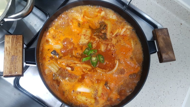 백종원꽁치통조림. 꽁치김치찌개 만드는법 (황금레시피)