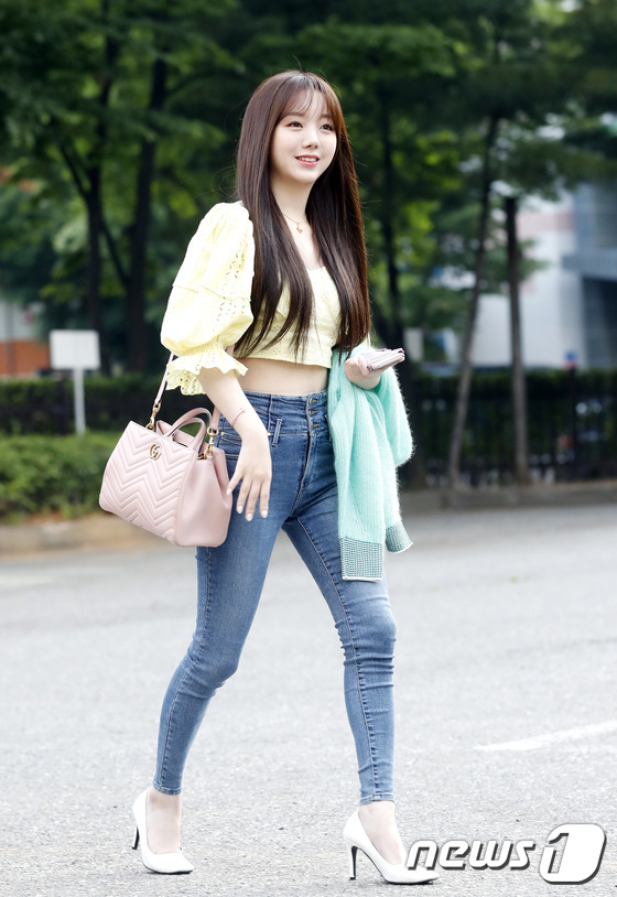  [아이돌패션] KBS 뮤직뱅크 출근길 데님 정보