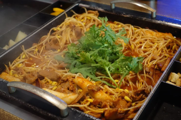  홍대맛집추천 메이드바이오즈 made by O:Z : 오징어불고기 치즈쌈으로 유명한 홍대입구역 맛집
