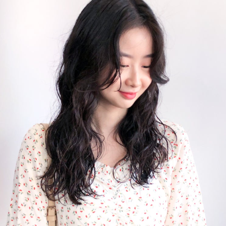  2019 여자 긴머리 웨이브 헤어스타일 소개합니다.
