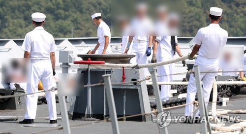 청해부대 파병복귀 환영행사서 끊어진 밧줄에 날벼락.. 5명 사상.  안타깝습니다.