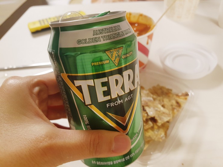  축구보면서 한캔 호로록~