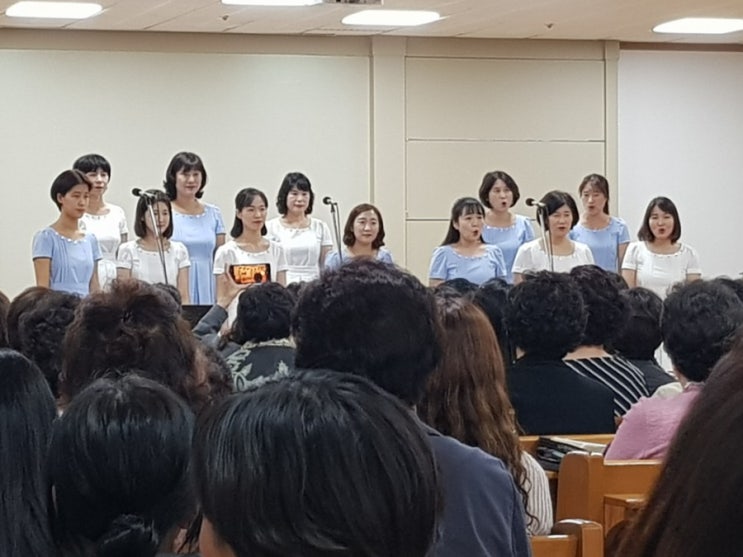  알레그리아 중창단과 링컨스쿨 중창단 참 예쁘게 잘하네