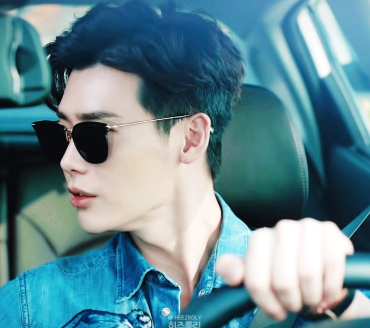  또 이종석의 옆모습