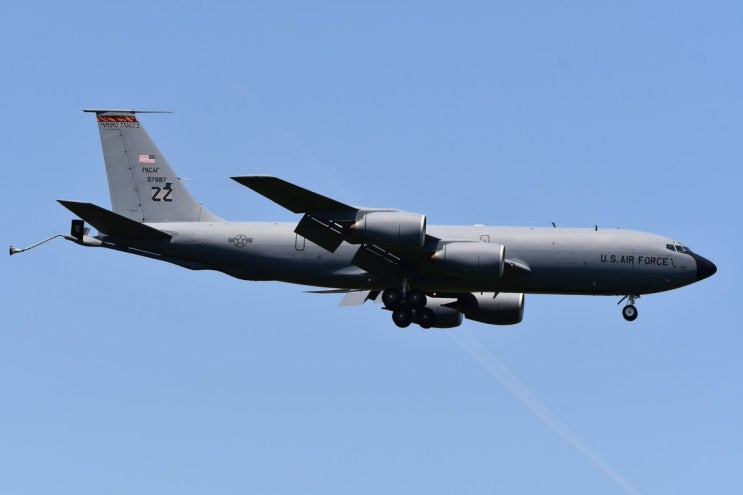 일본 미사와(三沢)공군기지에 공중급유기 KC-135R 하루에 2대 착륙 - 별 일 아니길...