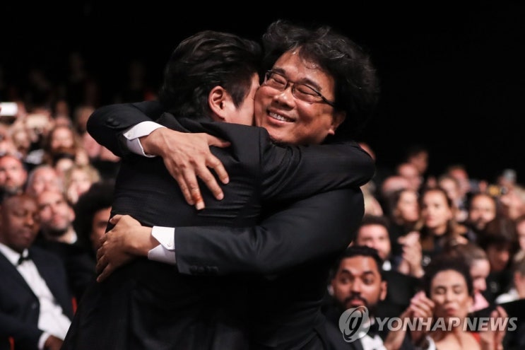  봉준호 감독 영화 기생충 칸 황금종려상 수상, 송강호와의 인연