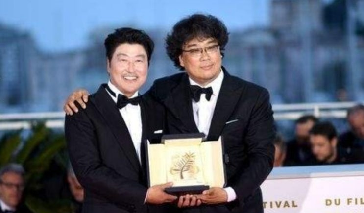 봉준호 감독 '기생충' - 칸 영화제 황금종려상 수상을 축하합니다.