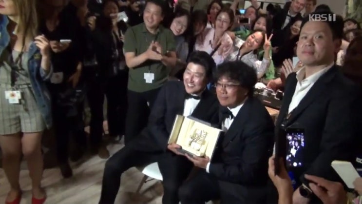   영화 기생충 봉준호 감독 2019 칸 영화제 황금종려상 수상 ! 줄거리 송강호 이선균 조여정 최우식 주연
