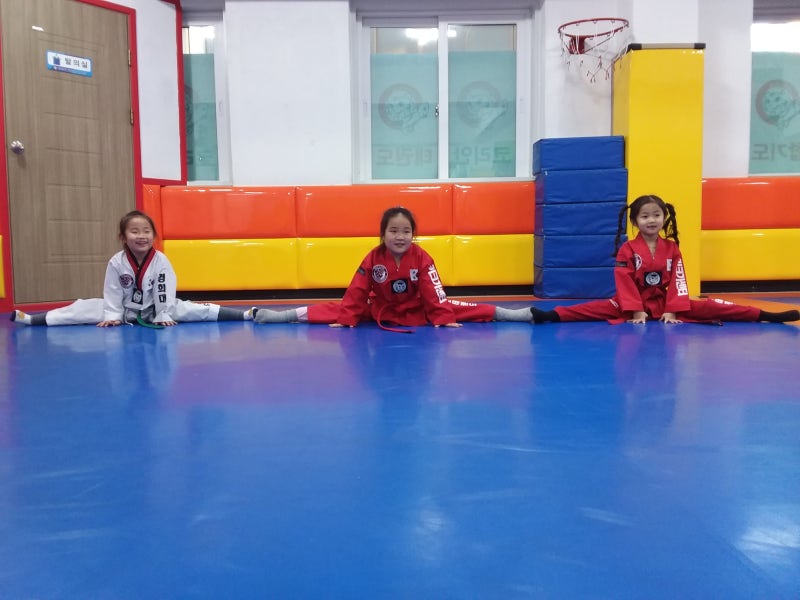 구로동 경희대코리안태권도 다리찢기