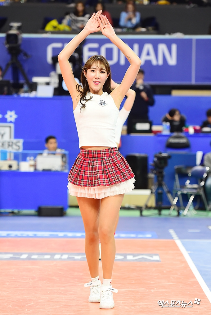  매력넘치는 치어리더 김은빈 매력녀