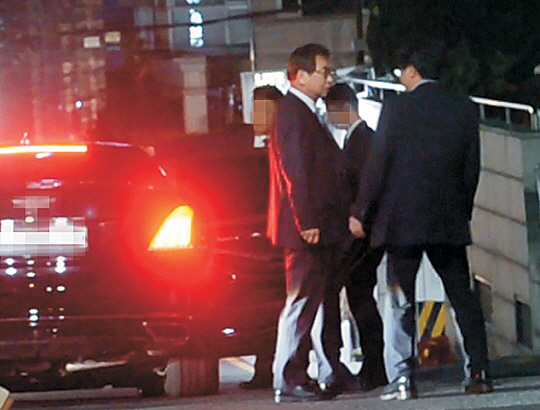  서훈 국정원장, 양정철과 ‘4시간 만찬회동’ 논란