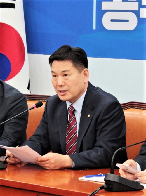 “동남권 신공항, 막무가내로 밀어붙여선 안 돼”