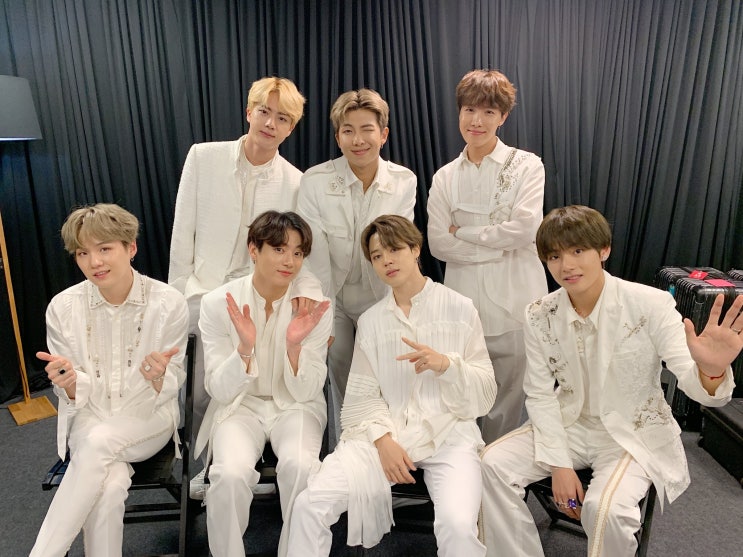  190527 방탄소년단 트위터 : Hello, São Paulo! 아미 손 잡으러 지구 반대편으로 와 아미들의 빛으로 환하게 밝혀주셔서 고맙습니다. + 슈가, 진, 제이홉, 뷔