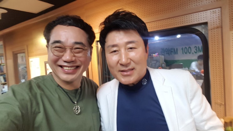  관악fm(100.3Mhz) 김광주 & 이진아의 생방송가요톡톡(매주 월 : 12시~14시) 오늘의 초대가수는 텔런트/가수 노영국(최고의여인), 가수 소현아(강변북로) 님과 보이는 라디오로 함께했습니다.