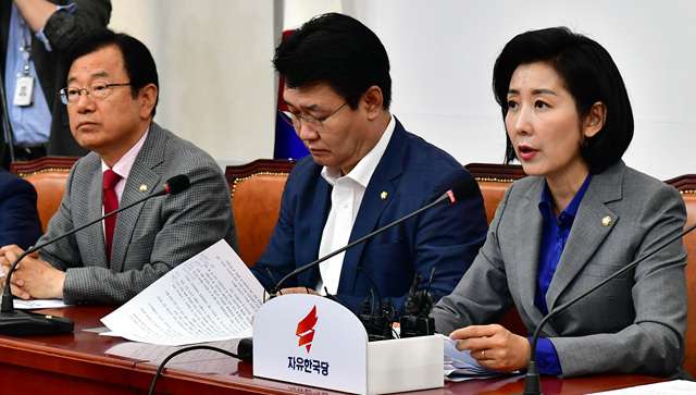  野, 서훈-양정철 회동에 일제히 포문 열어