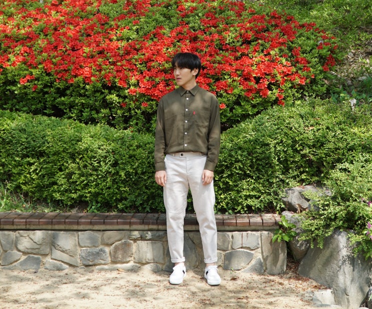  홍태 데일리룩 화사하게 코디해보자 하프크라이즈 테이퍼드 핏 코튼팬츠