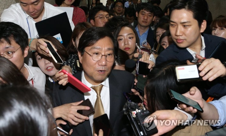  양정철에게 묻는다. "국정원장과 4시간 밥만 드셨는가?"