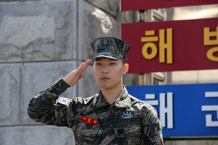  악동뮤지션 이찬혁, 해병대 만기 전역… "고생 많았다"