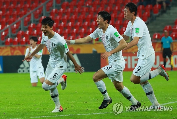  [FIFA U-20 월드컵]  한국,  '김현우 결승골' 남아공 꺾고 조 2위 '16강 청신호'