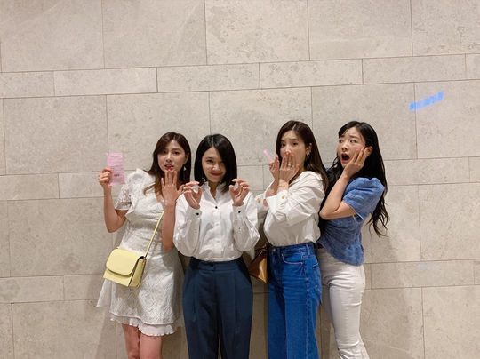  에이핑크 0.0MHz 시사회 패션_분더캄머, 덱케, 타미힐피거