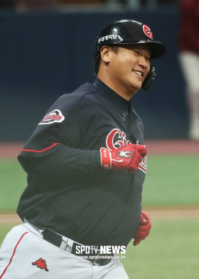  <5월28일> [스포티비뉴스-창원 게임노트] '이대호 싹쓸이+김원중 4승' 롯데, NC에 9-4 역전승