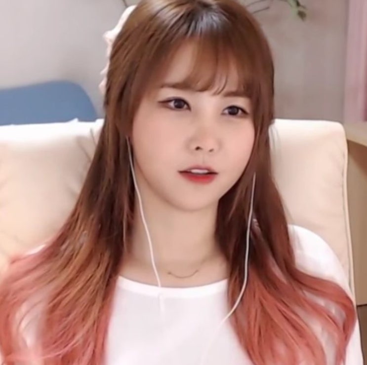  목소리 좋은 미모의 유튜브 BJ 윰댕