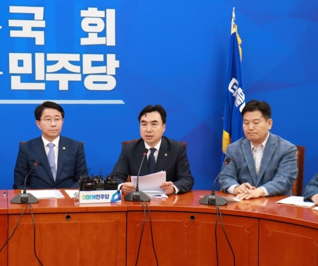  [인천남동을 윤관석]2019년 5월 28일 원내대책회의, 전국어린이집연합회 감사패 수상(윤관석/더불어민주당/인천시당위원장/인천남동을/정책위수석부의장/청해부대/故최종근/원인규명/복무환경/전국어린이집연합회)
