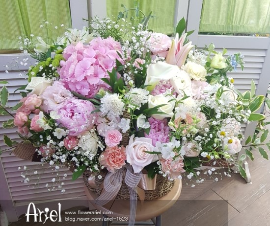  외국에서 딸이 부모님께 보내드린 사랑의 꽃바구니.수국,작약.카라 혼합 꽃바구니.풍성한 큰 꽃바구니.부천성모병원인근꽃집.소사동꽃배달.부천당일배송.