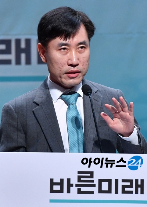  하태경 “워마드, 문재인 대통령 신체훼손 게시물 삭제해야”[전문]