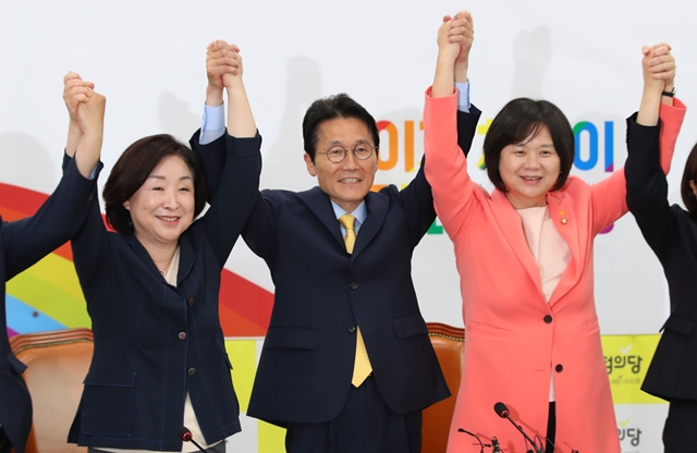  윤소하, 정의당 원내대표 연임