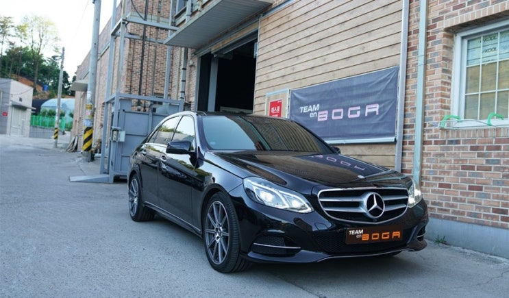  벤츠 E250, 찌는듯한 실내를 극복하자! 브이쿨 K 틴팅, 아이나비 Z500 & 커넥티드 장착