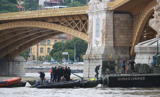 헝가리 경찰 "침몰 유람선, 바이킹 앞으로 방향 급히 틀었다"