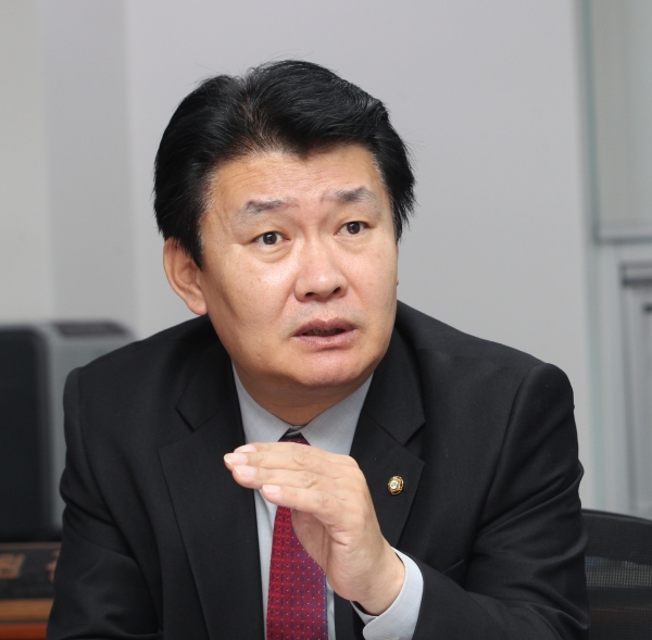  정용기는 대통령을 까는 사주
