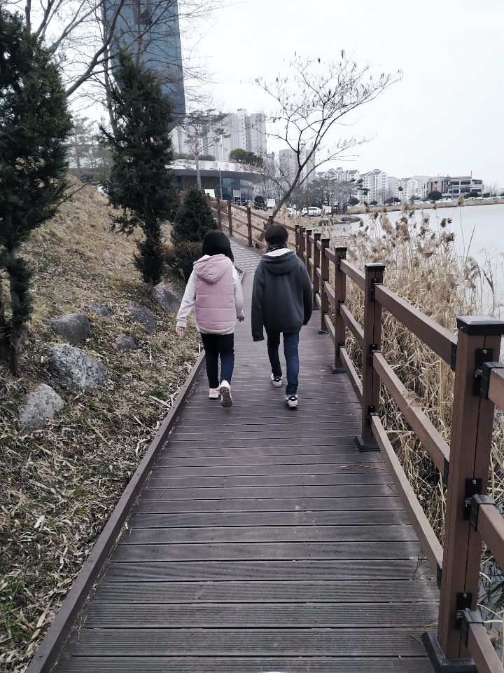  현실 연년생 남매의  사춘기 시즌1 , 그 만만치 않음에 대하여...
