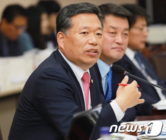김종회 의원 "자동차보험 농어업인 정년 70세 상향해야" 김종회 의원 "자동차보험 농어업인 정년 70세 상향해야"