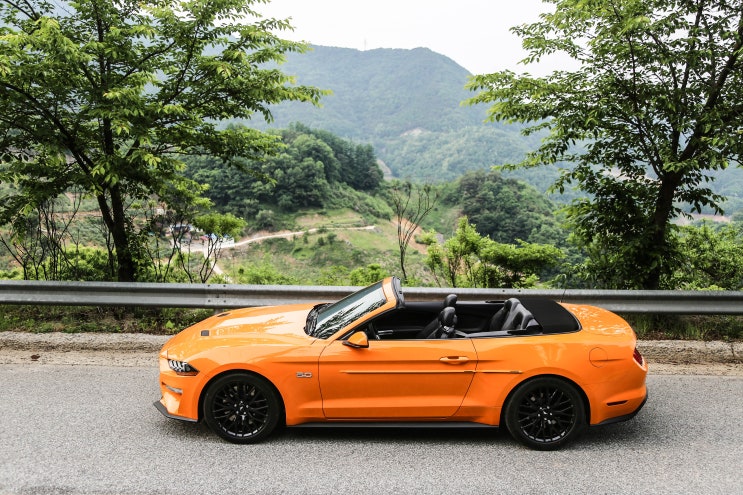  포드 머스탱 V8 5.0 GT 컨버터블 시승기 - 미국을 대표하는 머슬카