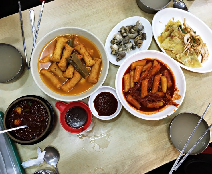  교동시장 분식, 할매양념오뎅 납작 만두, 매콤한 떡볶이