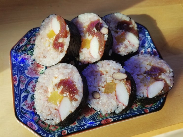 집밥. 참치회, 참치덮밥, 참치김밥. 집밥. 참치회, 참치덮밥, 참치김밥.