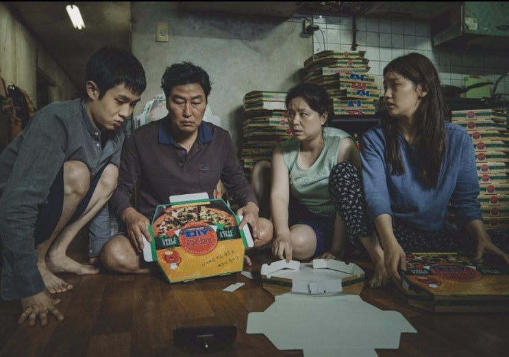  영화 기생충 . 자고로 기생충이 살려면 숙주가 살아있어야 하거늘...