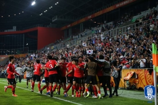  한국, 아르헨티나 꺾고 16강 진출… U-20 월드컵서 한일전 성사