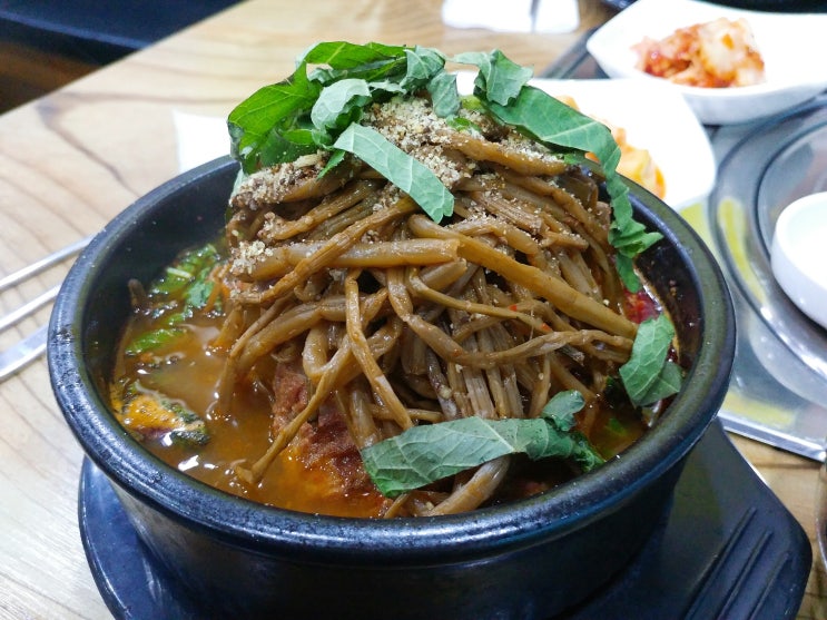 [부평시장 맛집] 고구마순이 올라간 특이한 해장국집 '전라도감자탕'