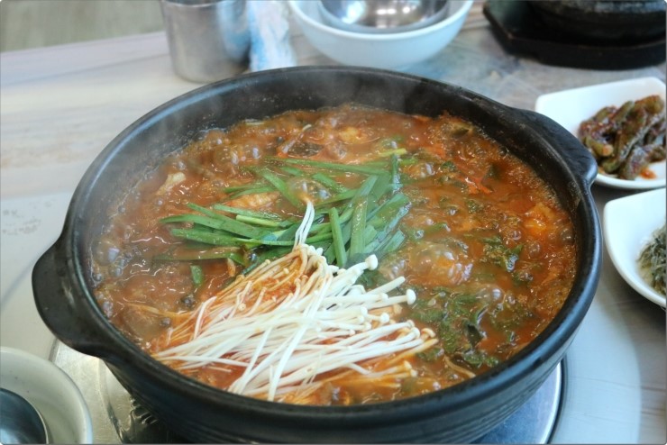  안동 맛집 큰나무식당은 어릴때 먹던  그맛을 생각하면서 메기매운탕 먹으러 갔던 맛집!!
